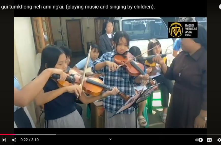 A hmo gui tumkhong neh ami ng’äi. (playing music and singing by children).